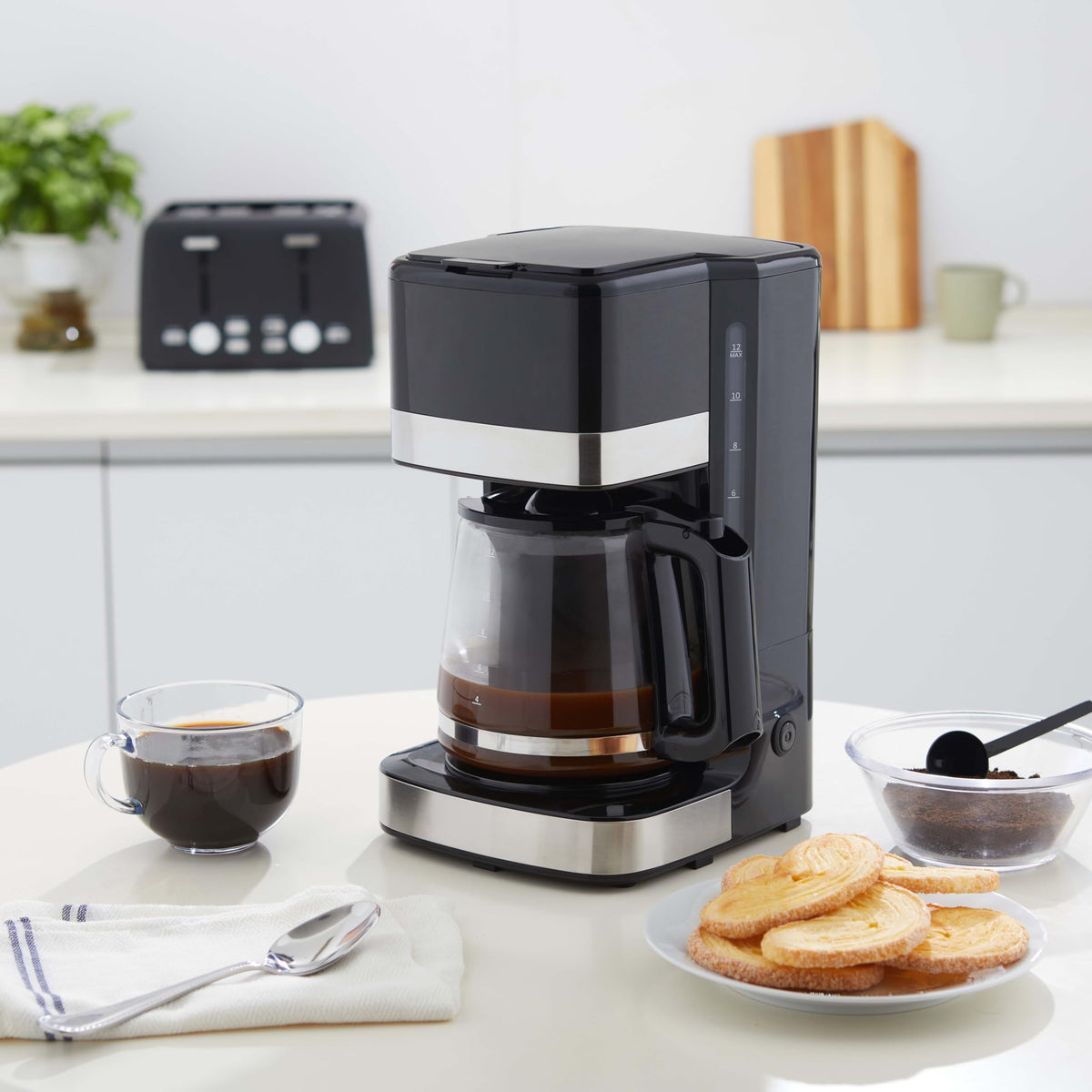 12 Cup Drip Coffee Maker with Glass Carafe S5991